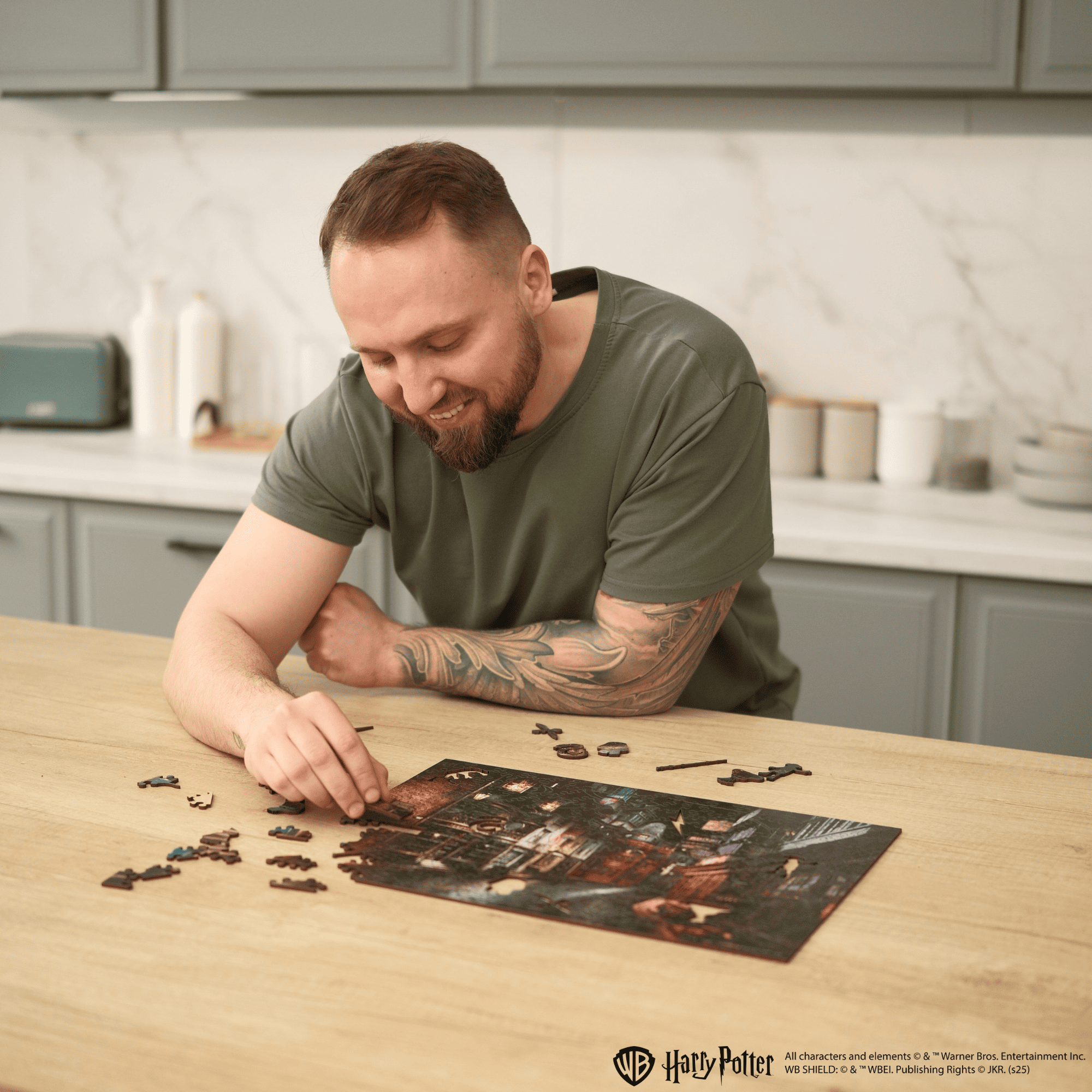 Wooden jigsaw puzzle Harry Potter Diagon Alley™