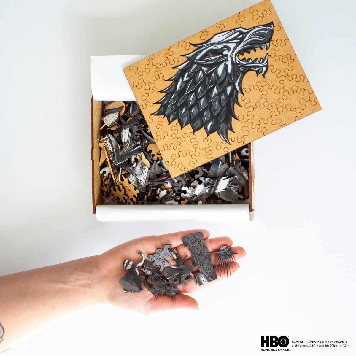 Wooden jigsaw puzzle Game of Thrones™ Metallic Sigils Stark - Woods Story