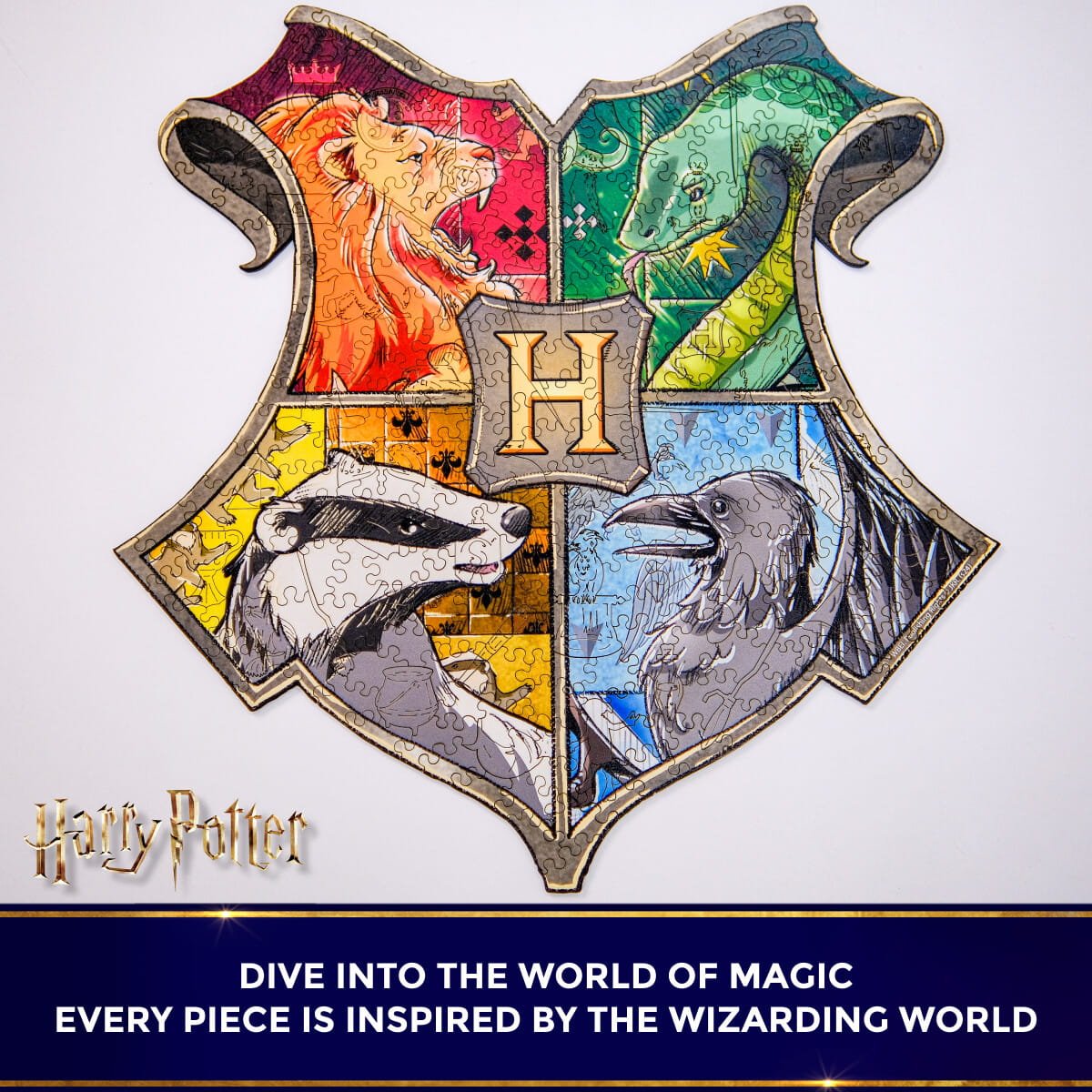 Wooden jigsaw puzzle Harry Potter Hogwarts™ Crest - Woods Story