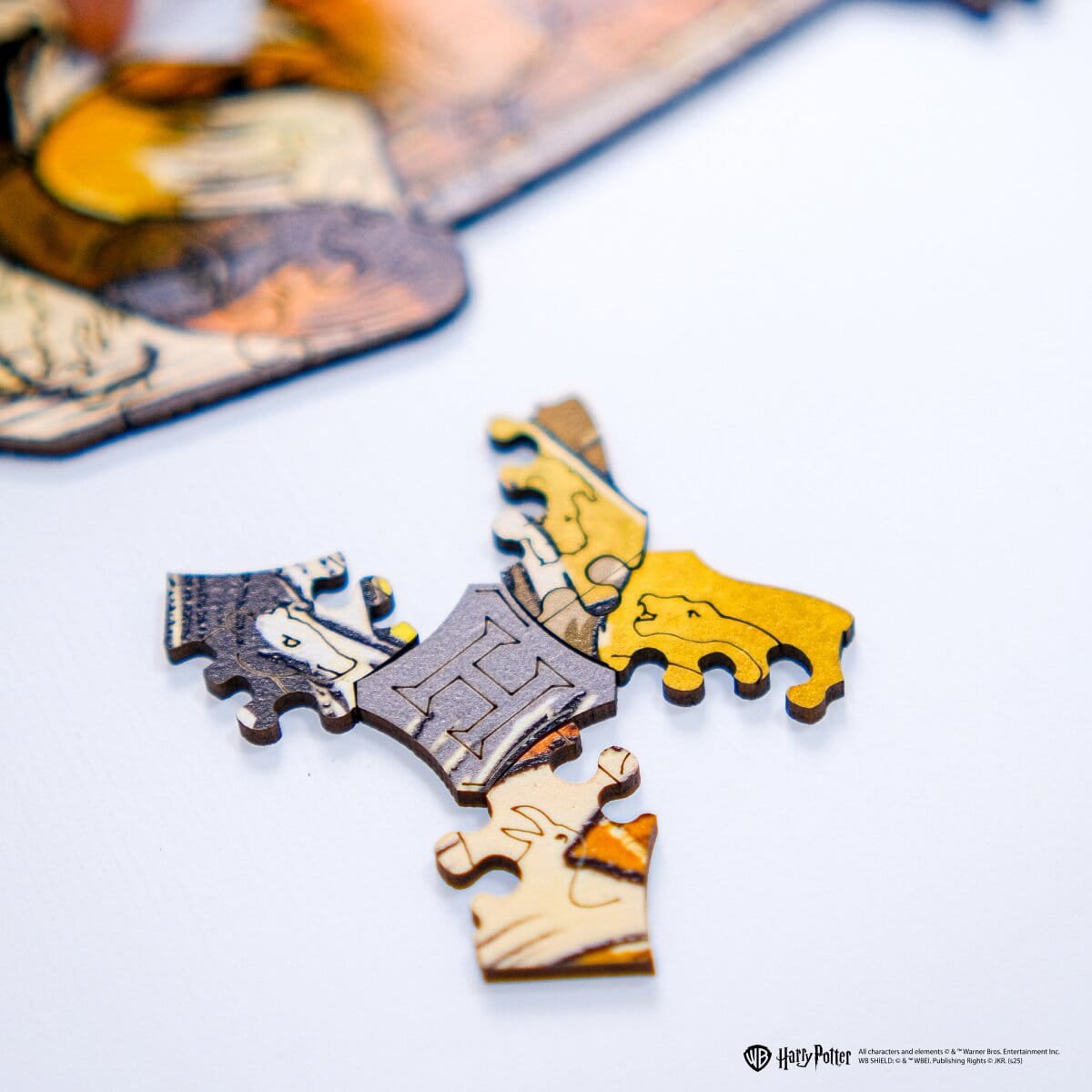 Wooden jigsaw puzzle Harry Potter Hufflepuff™ Crest - Woods Story