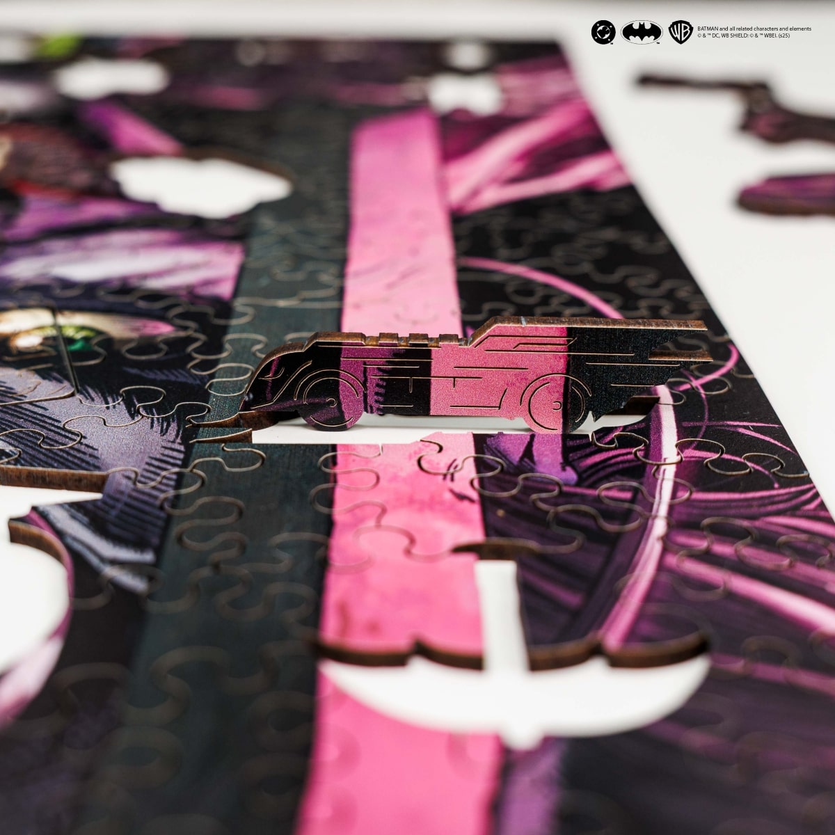 Figured Wooden Puzzle Batman™ - Joker: Smile of Chaos