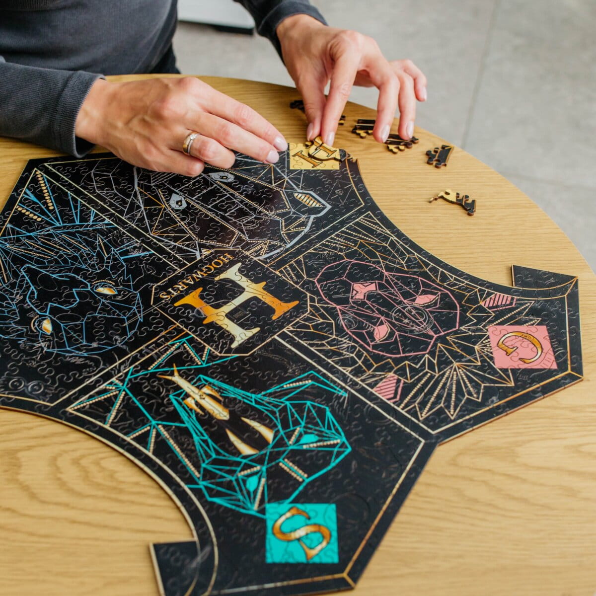 Wooden jigsaw classic puzzle Harry Potter Hogwarts™ (Black) - Woods Story