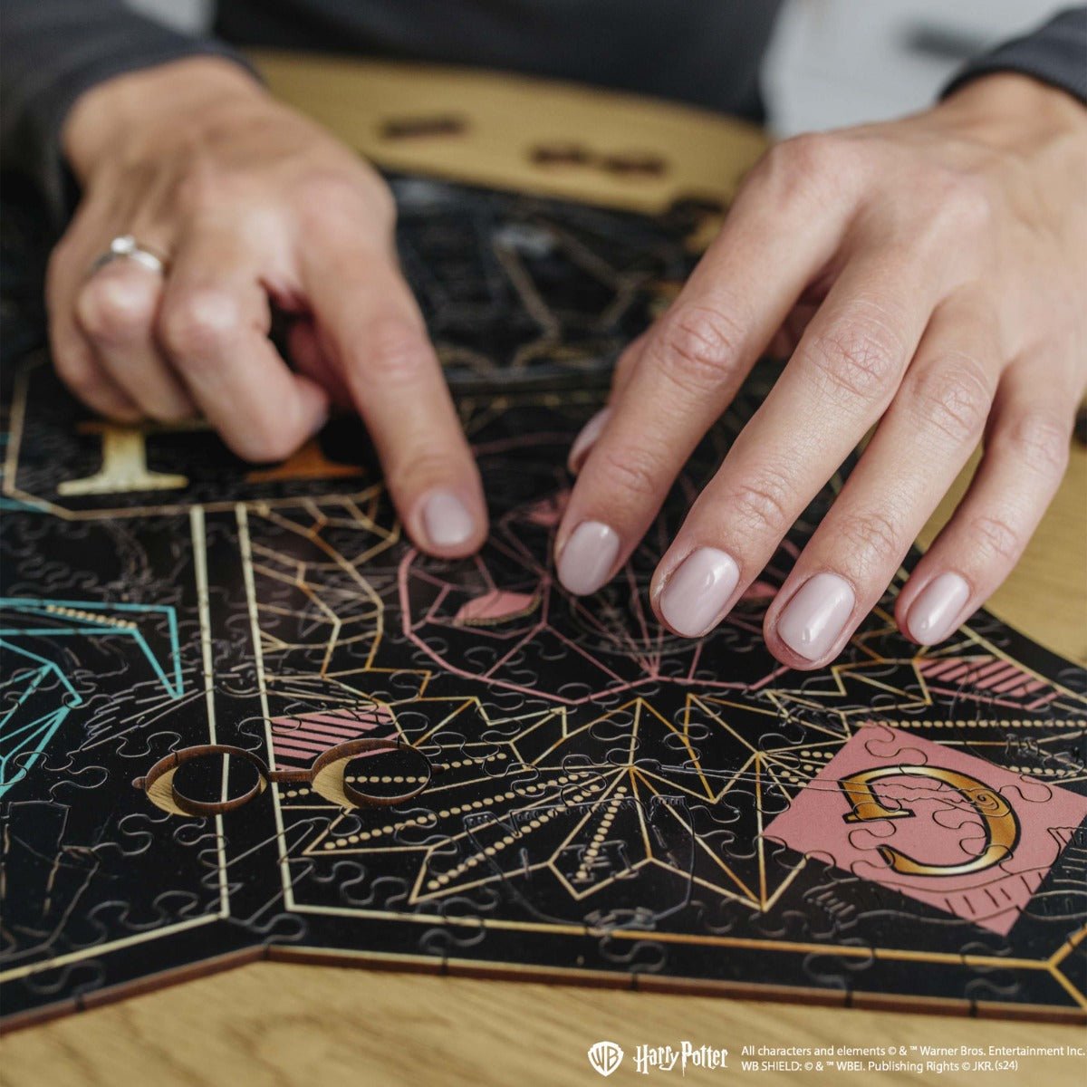 Wooden jigsaw classic puzzle Harry Potter Hogwarts™ (Black) - Woods Story