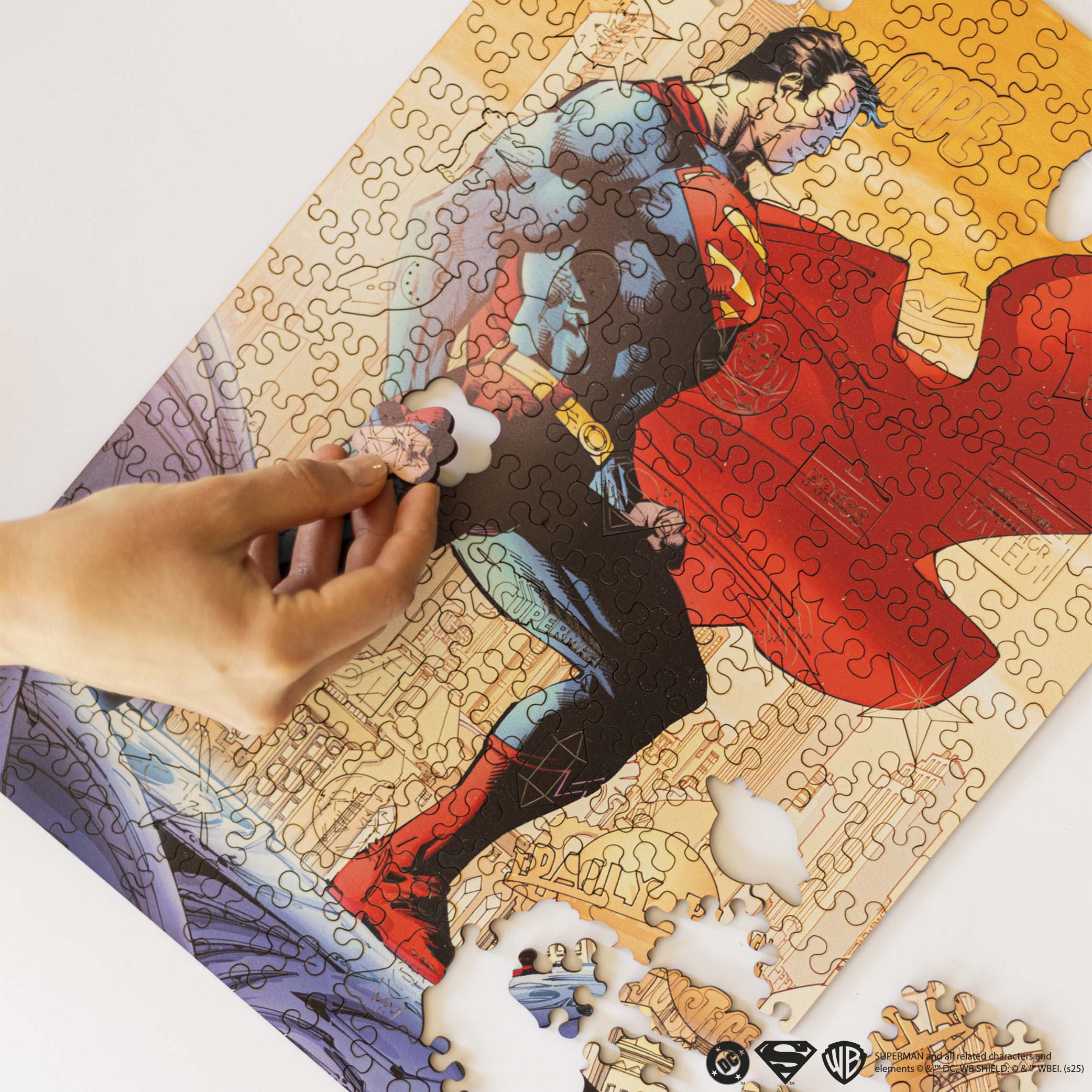 Wooden jigsaw puzzle DC Superman™ – Protector of Metropolis - Woods Story