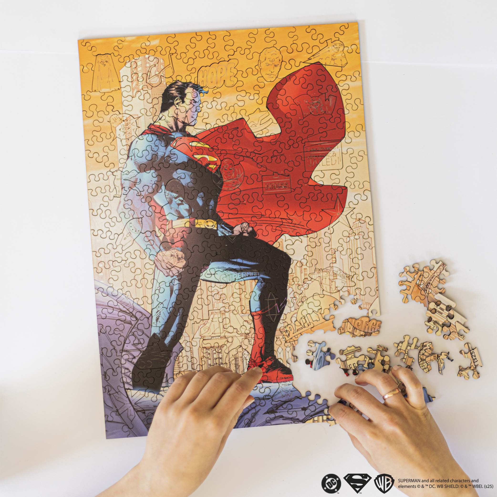 Wooden jigsaw puzzle DC Superman™ – Protector of Metropolis - Woods Story