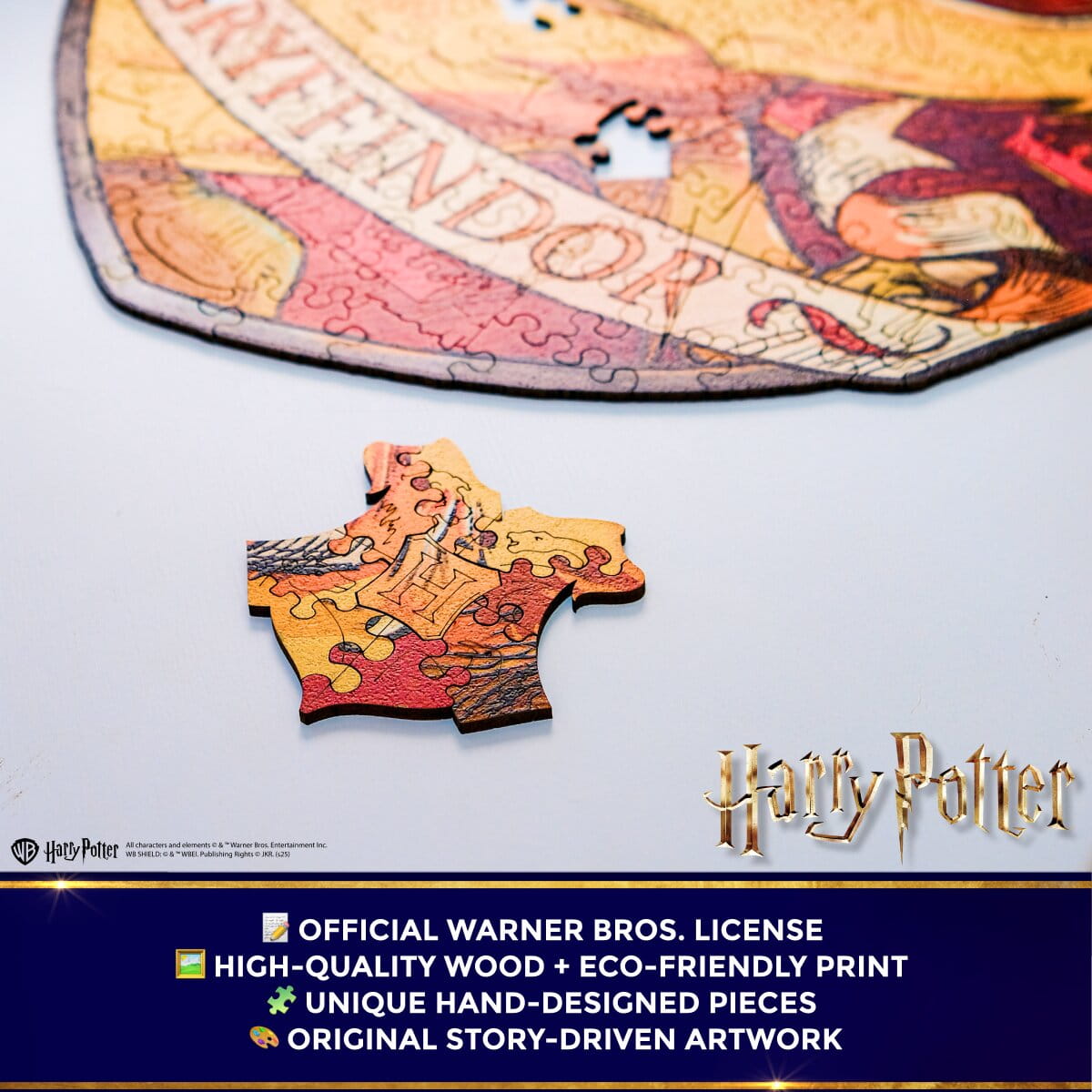 Wooden jigsaw puzzle Harry Potter Gryffindor™ Crest - Woods Story