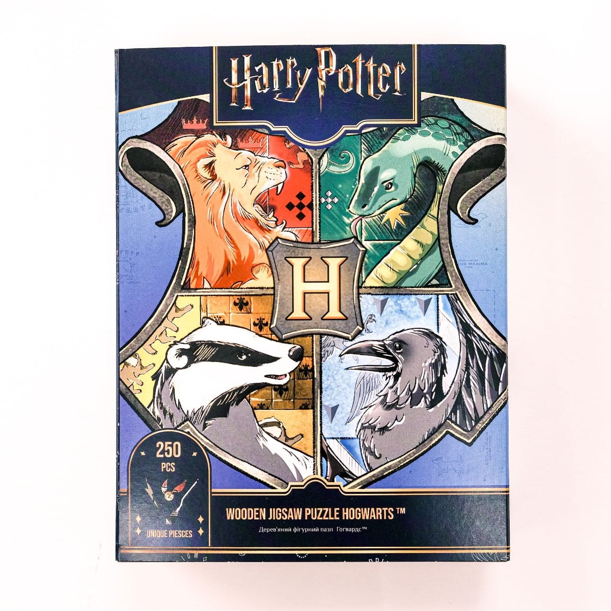 Wooden jigsaw puzzle Harry Potter Hogwarts™ Crest - Woods Story