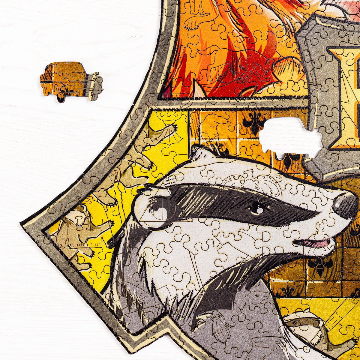 Wooden jigsaw puzzle Harry Potter Hogwarts™ Crest - Woods Story