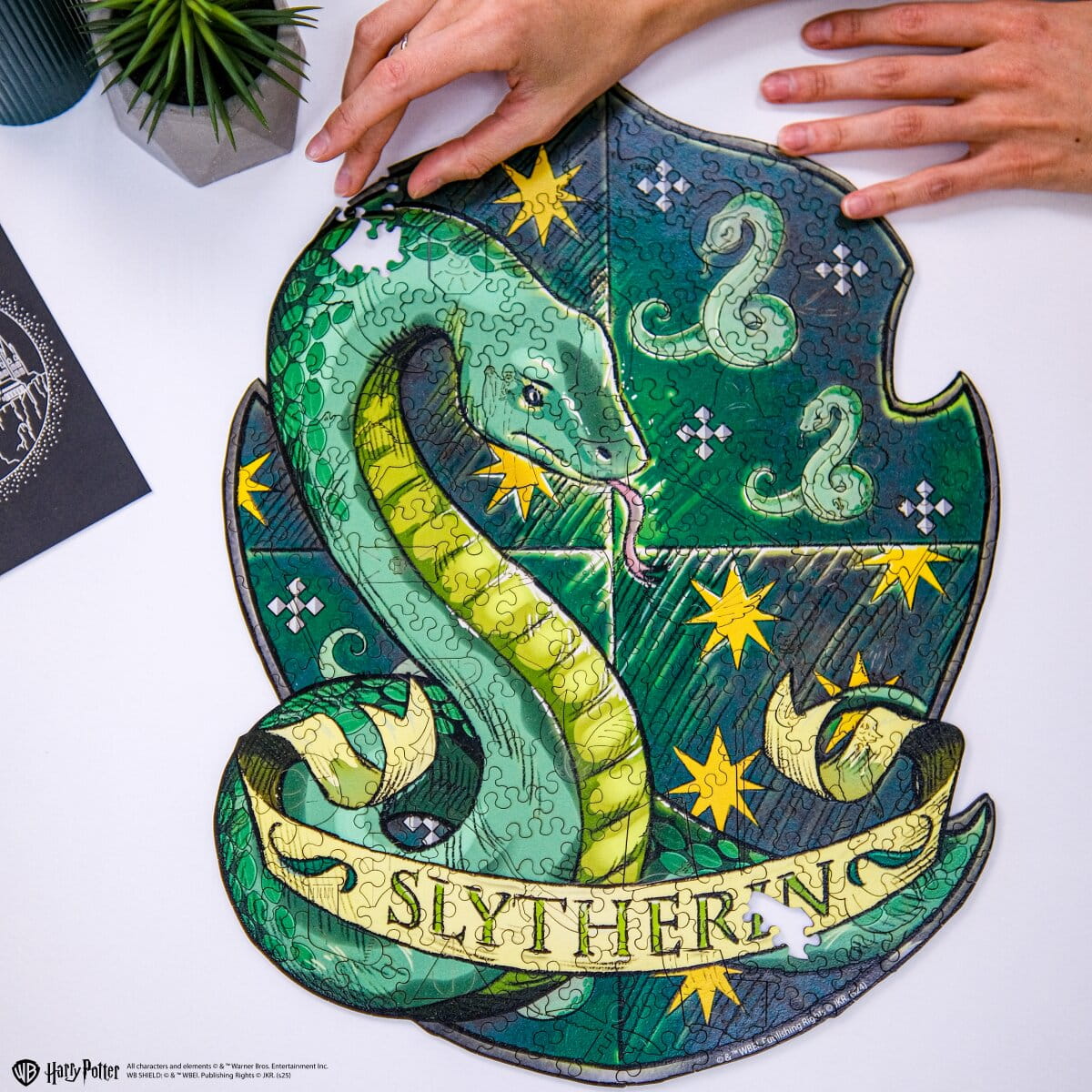 Wooden jigsaw puzzle Harry Potter Slytherin™ Crest - Woods Story