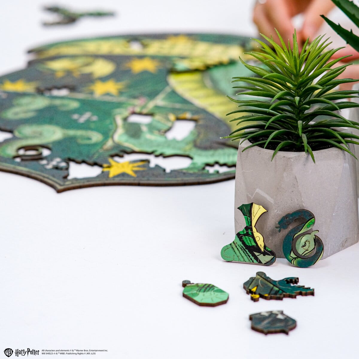 Wooden jigsaw puzzle Harry Potter Slytherin™ Crest - Woods Story