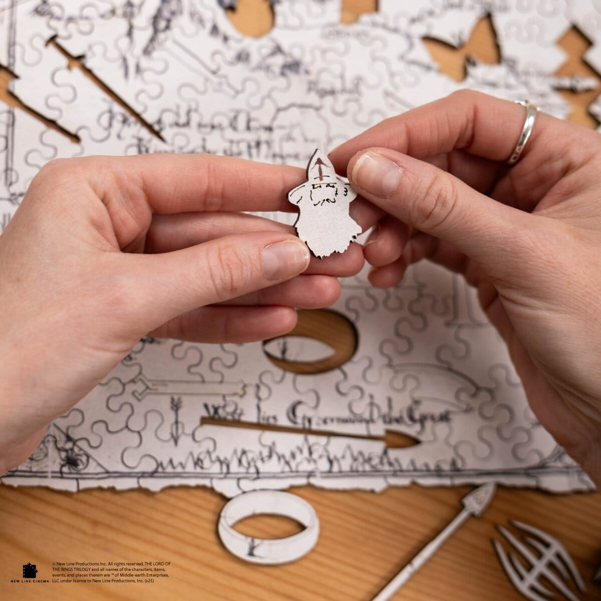 Wooden Shaped Puzzle The Hobbit™ - Map to the Lonely Mountain - Woods Story