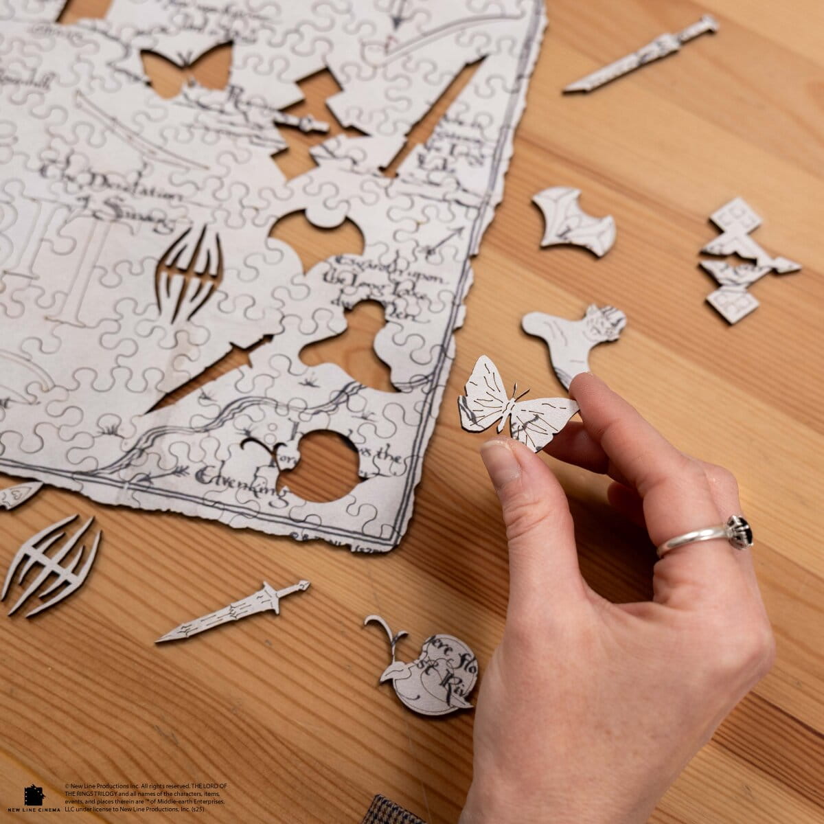 Wooden Shaped Puzzle The Hobbit™ - Map to the Lonely Mountain - Woods Story